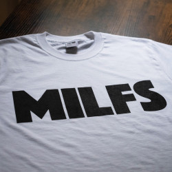 Milfs Empire Shirt BLACK ON WHITE (inkl. Nackendruck)