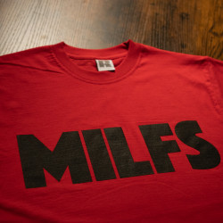 Milfs Empire Shirt BLACK ON RED (inkl. Nackendruck)